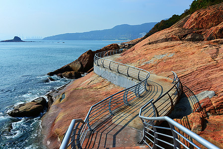 海边行人游道背景图片