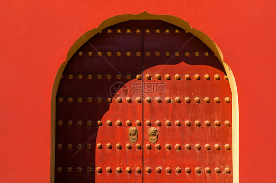 北京古建筑红色大门图片