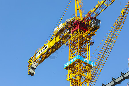 装配式建筑施工高楼建筑施工背景