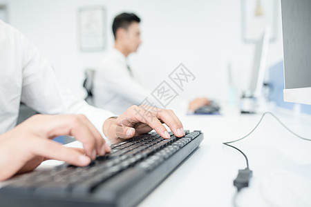 电脑工作人员正在打键盘的工作人员背景