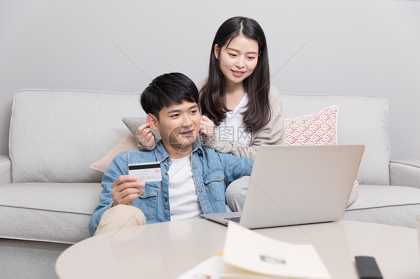 男生里被女生揪着耳朵的女生矮小学客厅比图片