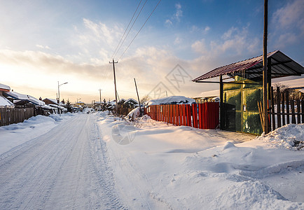 黄昏东北雪村图片