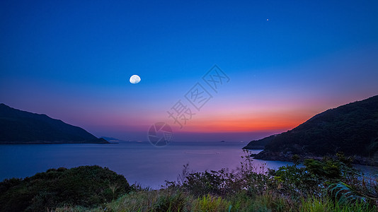 日月更替海上生明月背景