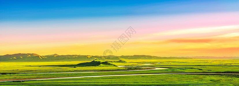 简约天空背景草原湿地上的晚霞背景