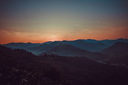 山顶日出风景图片