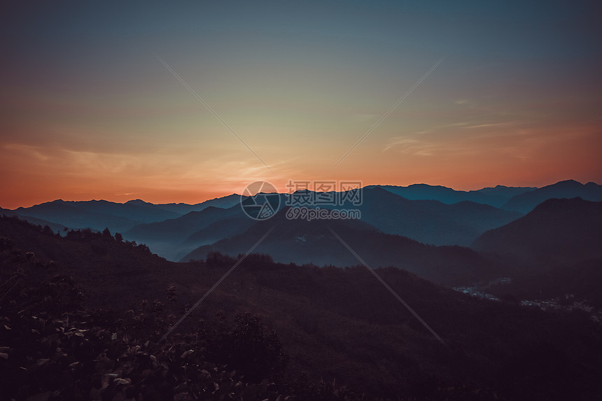 山顶日出风景图片