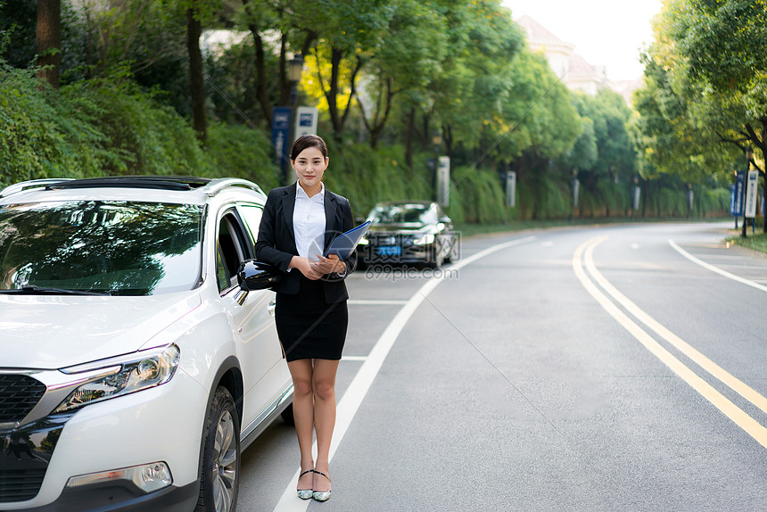 女性商务人车生活图片