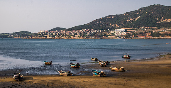 搁浅的船威海海边的渔船背景