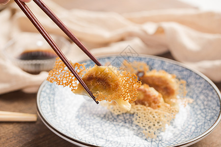 冰花煎饺中国传统食物焦黄高清图片