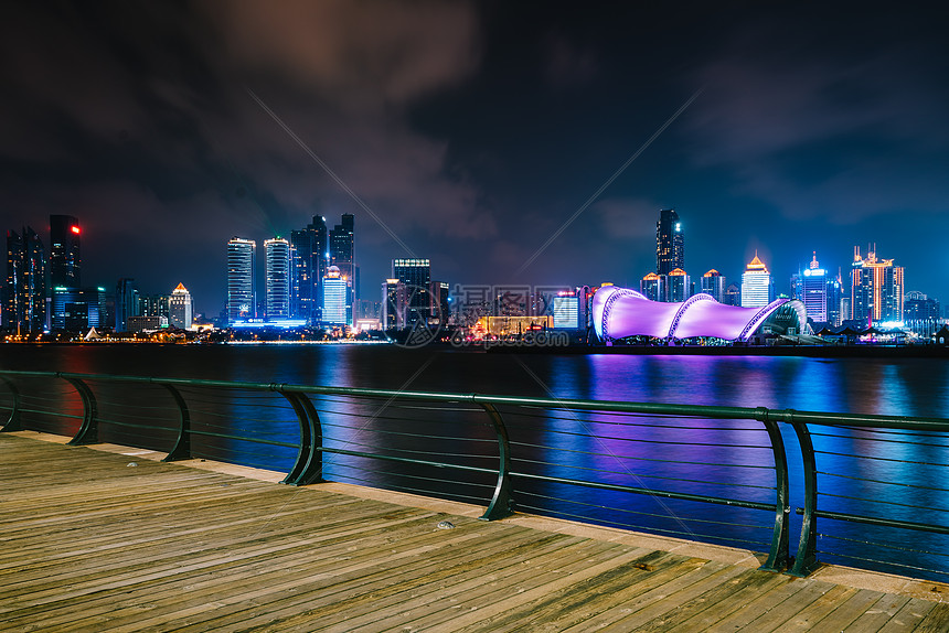 青岛海边夜景图片