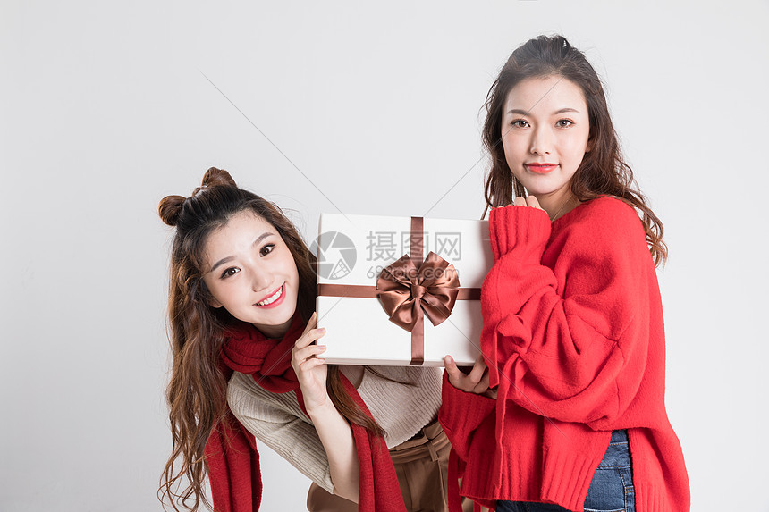 闺蜜互送礼物拿着礼物图片素材_免费下载_jpg