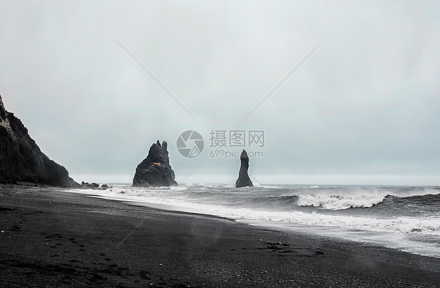 冰岛黑沙滩地标岩石图片