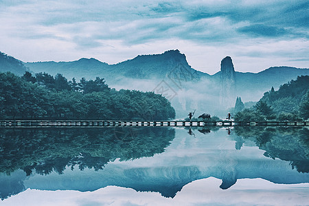 龙水墨美丽的山水田园风光倒影背景