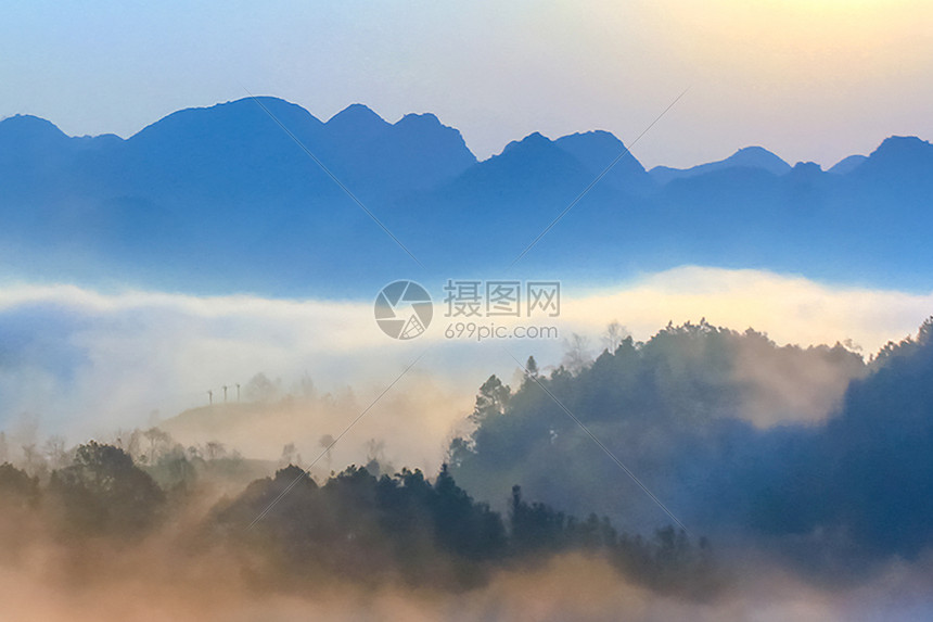 雾到南山图片