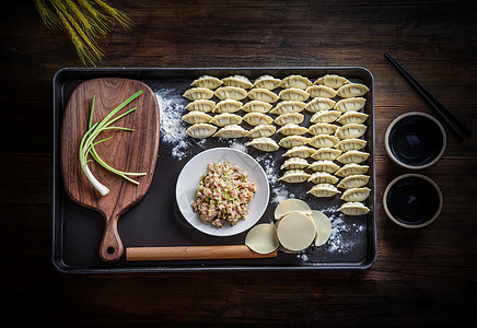 水饺擀面煮水饺高清图片