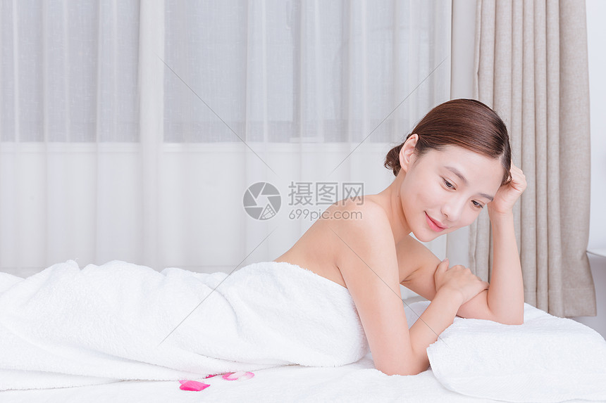 美容养生美女放松休息图片