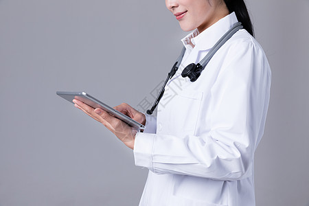 医生平板年轻医生使用平板电脑背景