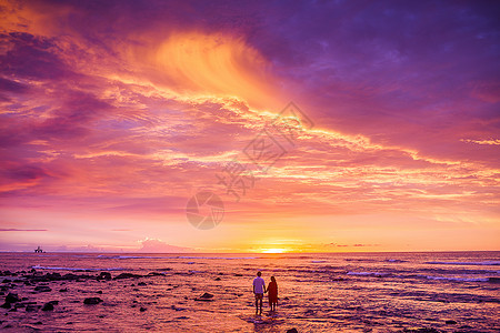 浪漫非主流情侣夕阳下的情侣背景