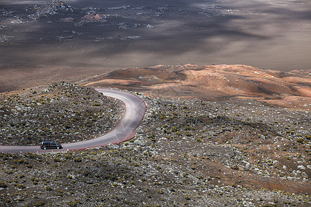 火山上的公路高清图片