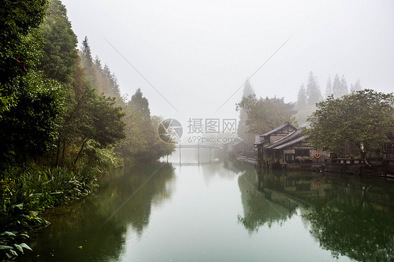 乌镇雨后晨光图片