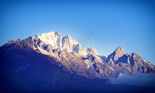 象山景区丽江冬天玉龙雪山日照金山背景