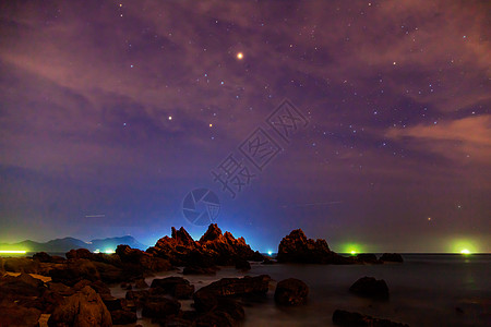 深圳东冲海岸浅滩岩石星空背景