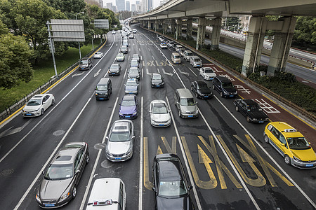 高架堵车城市里车辆穿梭背景