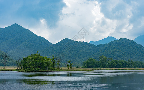 蓝天远山神农架大九湖湿地风景背景