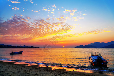 海浪礁石海边日出背景