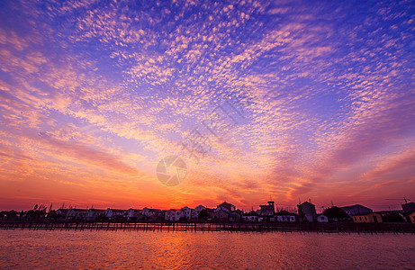 夕阳下的江南水乡村庄图片