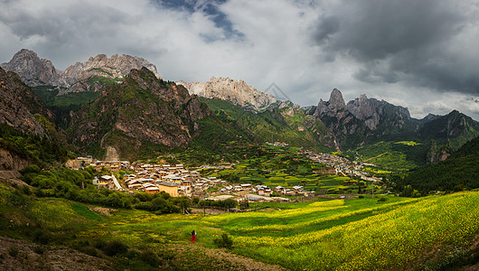 青藏高原山脉仙境扎尕那背景