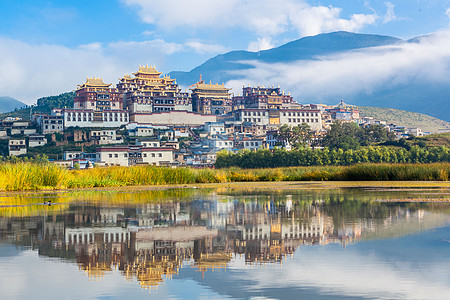 云南香格里拉松赞林寺背景