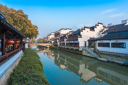 夫子庙河边风光：南京秦淮河的江南水乡之旅背景