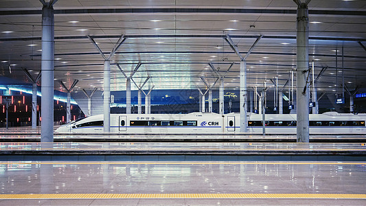 牡丹江火车站等待出发的高铁背景