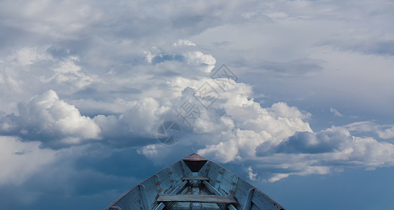 天空梦想之船高清图片