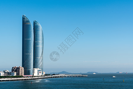 厦门骑行厦门世茂海峡大厦背景