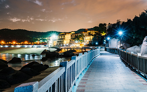 海边度假酒店夜景高清图片