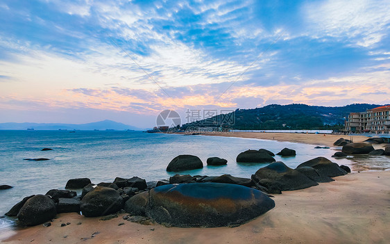 海边酒店的黄昏图片