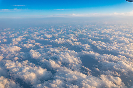 俯瞰高空云层背景图片