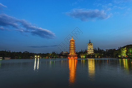 古风山水画桂林杉湖夜色背景