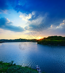 费瓦湖落日重庆双龙湖夕阳背景