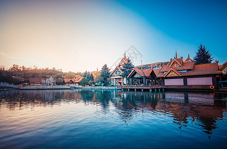 水面中国建筑背景