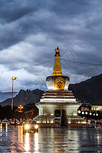 布达拉拉萨街头的夜景背景