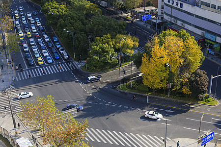 城市道路俯视十字路口高清图片