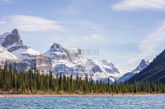 国家公园里的山脉和湖泊图片