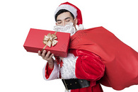 圣诞老人背礼物包裹图片