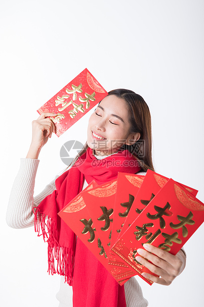 新年女性手拿红包图片