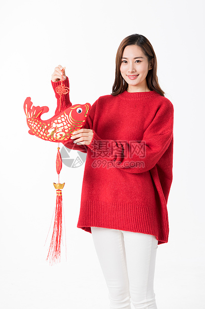 新年女性拿红色中国结图片