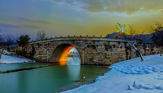 霞光照射单孔石桥背景图片