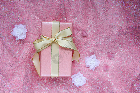 粉色背景情人节礼物图片